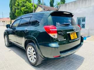 A picture of 2010 VANGUARD 0714058883 TOYOTA