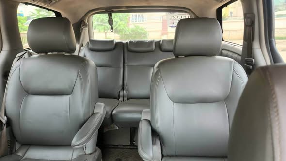 A picture of 2005 Toyota Sienna