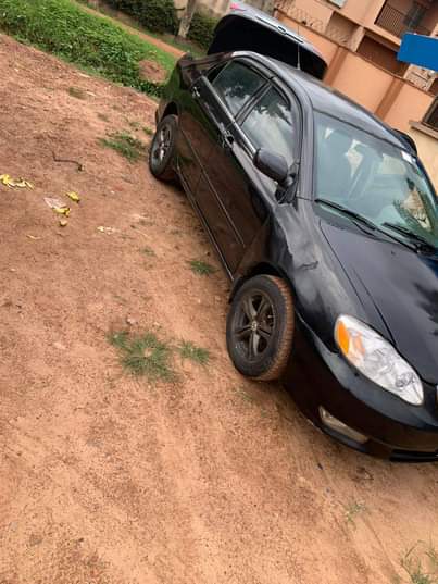 A picture of 2003 2004 Toyota Corolla se