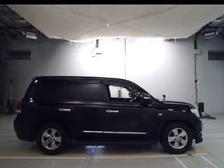 A picture of 2009 toyota land cruiser
