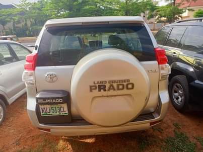 A picture of Toyota prado 2012