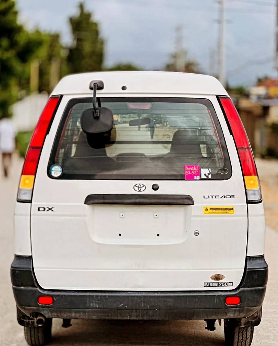 A picture of TOYOTA NOAH LITEACE MILLION19 7 0716711174