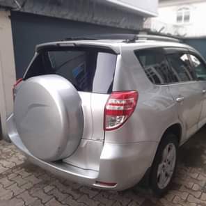 A picture of 2008 RAV4 V6 Ac needs gas refill Engine sitting needs