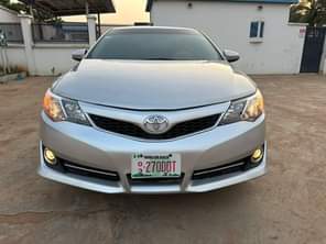 A picture of 2014 model Toyota Camry LE Available Four plugs engine full