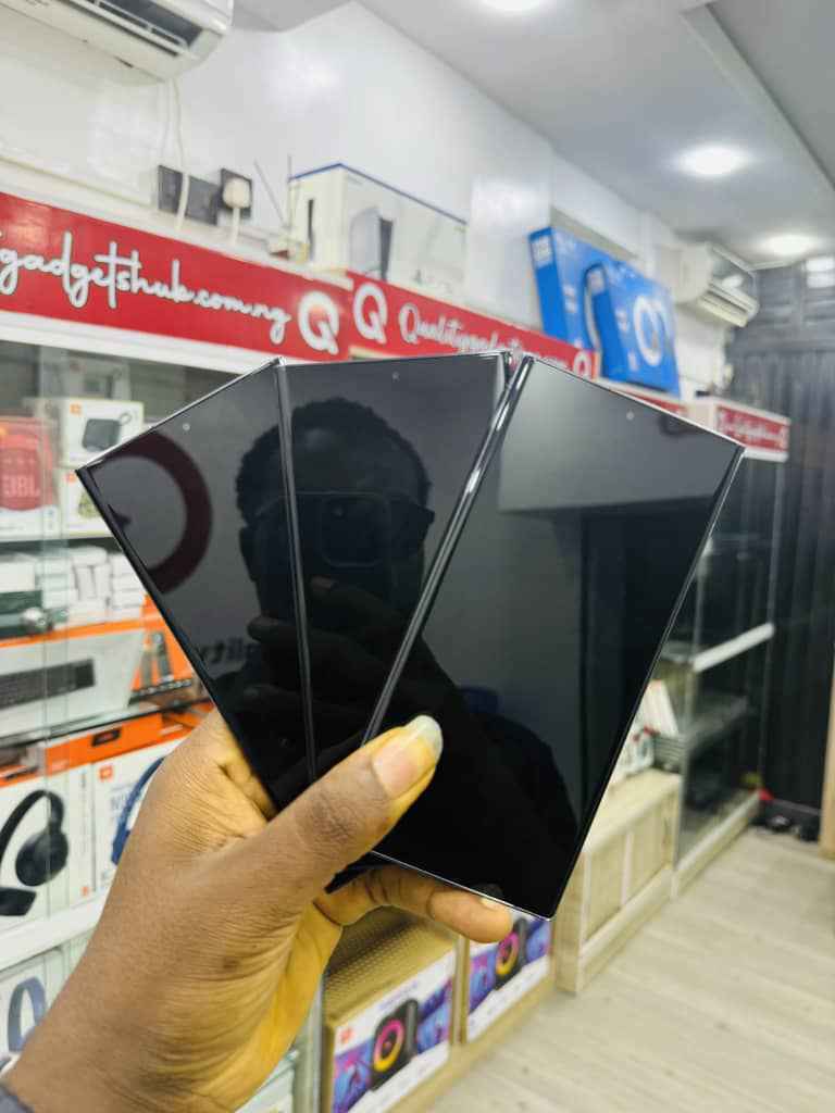 A picture of S23 ultra deposit 200k committment we deliver to u now