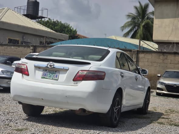 A picture of Mad Distress alert Belgium grade Toyota Camry 2009 model with