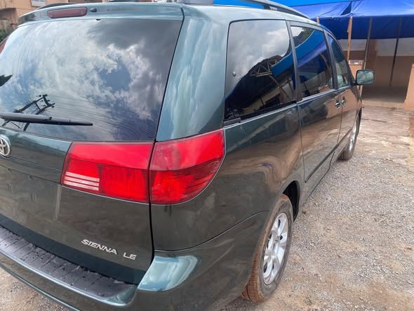 A picture of Big Toyota Sienna