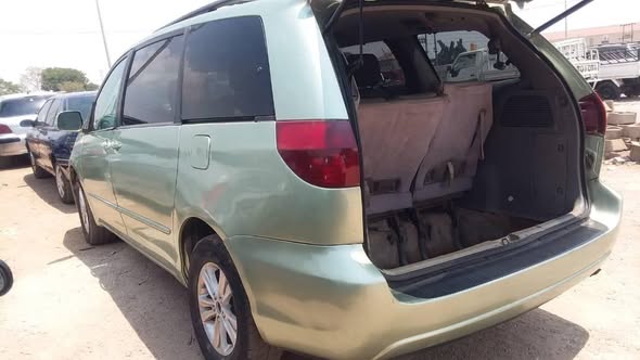 A picture of TOYOTA sienna 2005
