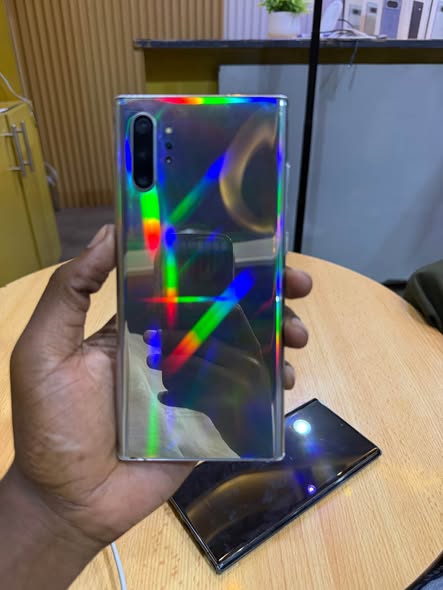 A picture of Note 10 plus
