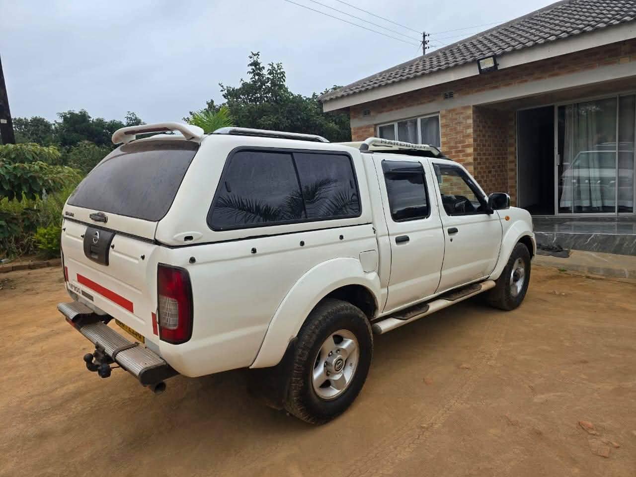 used nissan np300