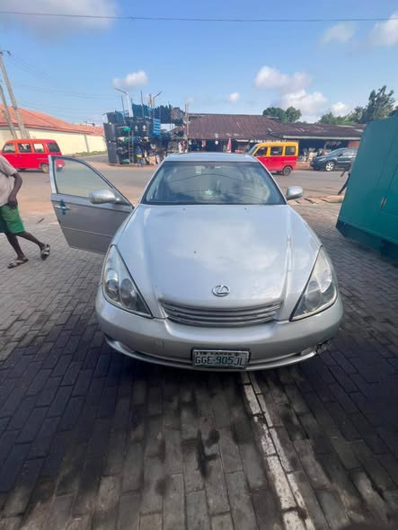 A picture of Lexus Es330