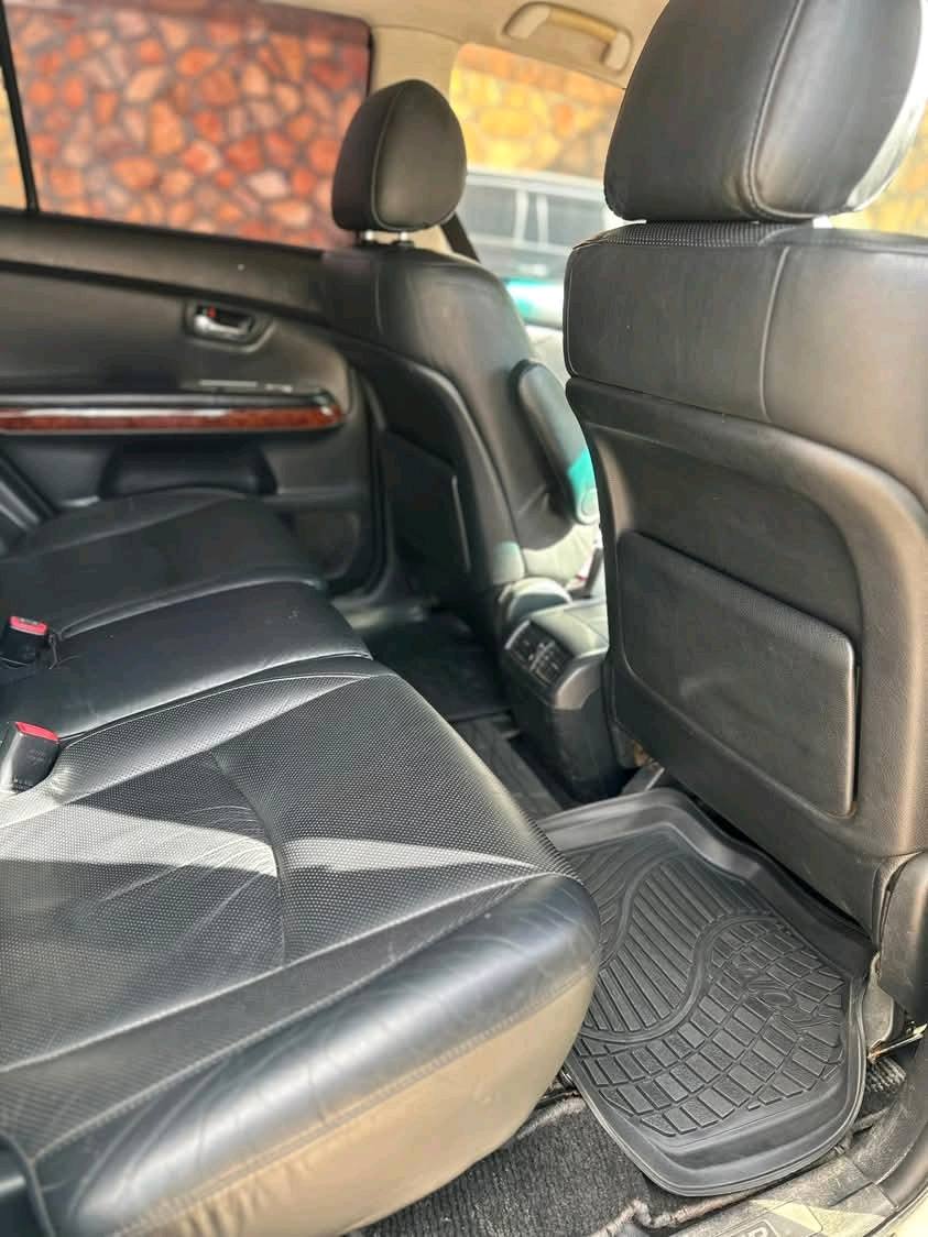 A picture of Toyota Harrier