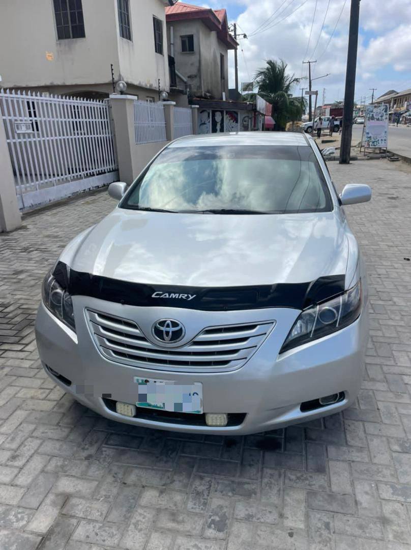 A picture of Toyota Camry 0 9