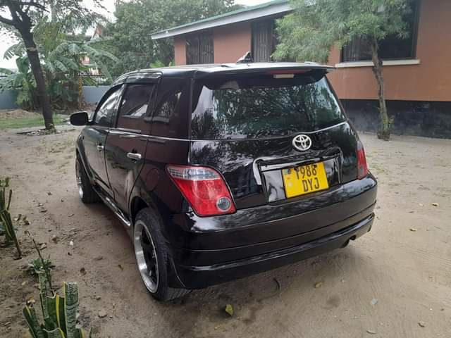 A picture of Toyota IST Gari mpya