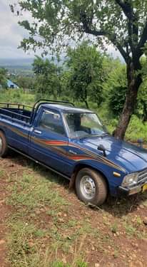 A picture of Toyota hilux 12r