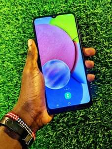 A picture of Samsung A12 gb64 ram4 Network4G finger pemben