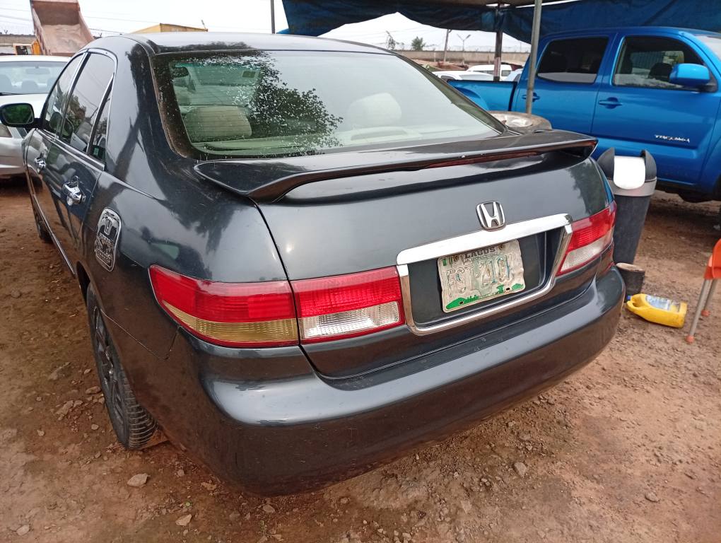 A picture of Honda Accord 2003