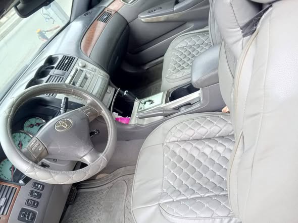 A picture of Toyota Solara with V6 Engine