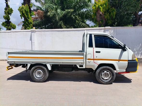 A picture of TOWN ACE 0767058883