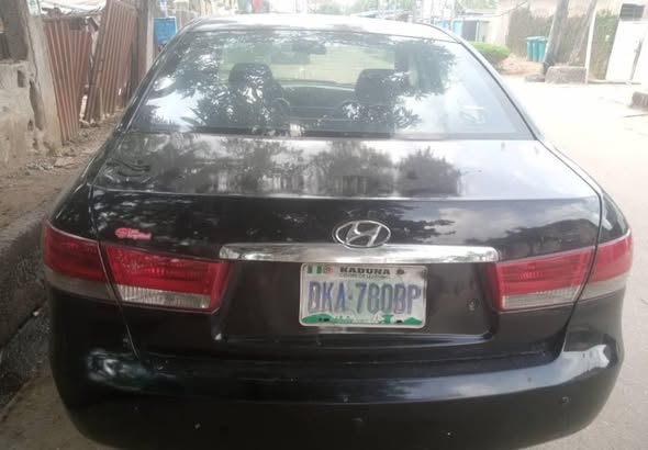 A picture of Hyundai sonata 2008 model 4 plug