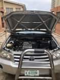 A picture of Toyota highlander 2004 2 rows