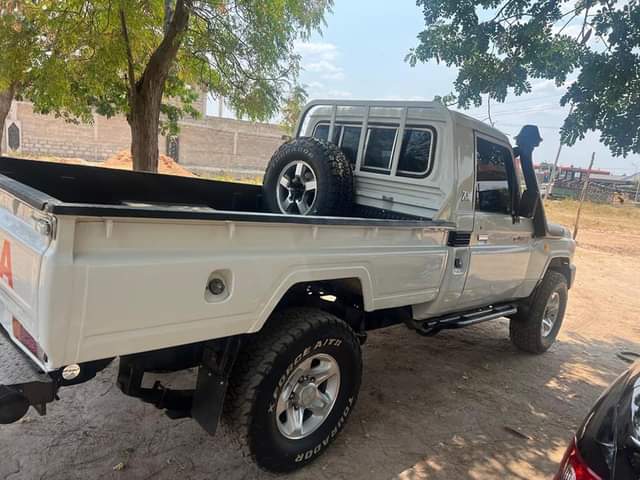A picture of Toyota Land Cruiser PickUp inauzwa