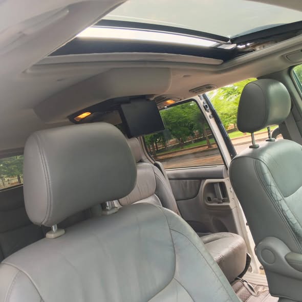 A picture of Toyota sienna 2006 model few months used