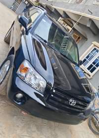 A picture of Toyota Highlander 06 3 seater engine and gear in pristine