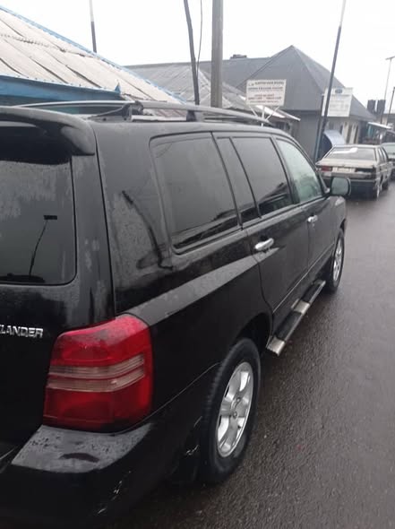 A picture of Distress sale Toyota Highlander available Engine gear and AC interior
