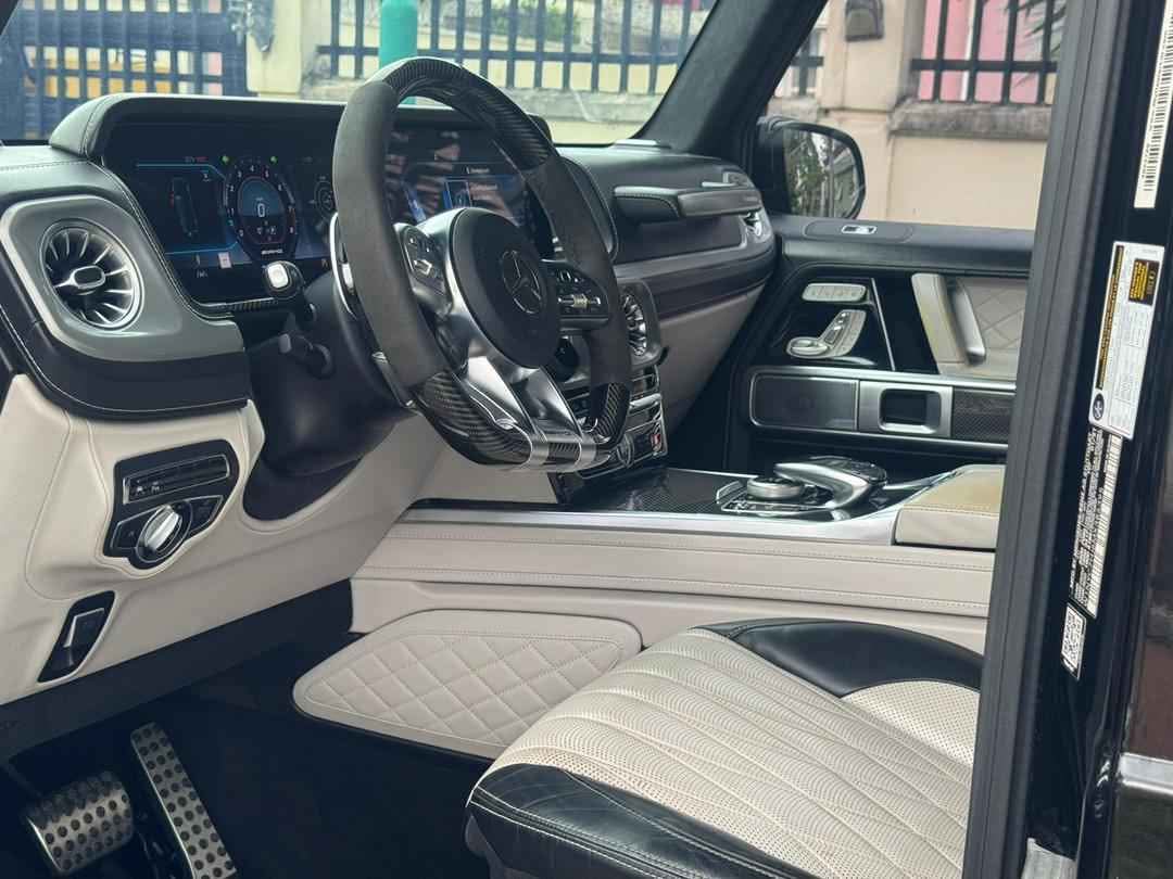 A picture of MERCEDES BENZ G63