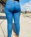 A picture of Unakosaje skin jeans karibu skin jeans reja 7000 jumla 5500