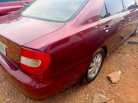A picture of Distress distress own need money Camry 04 with good English
