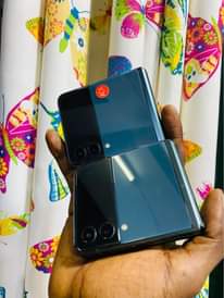 A picture of Samsung flip3 5G 128G