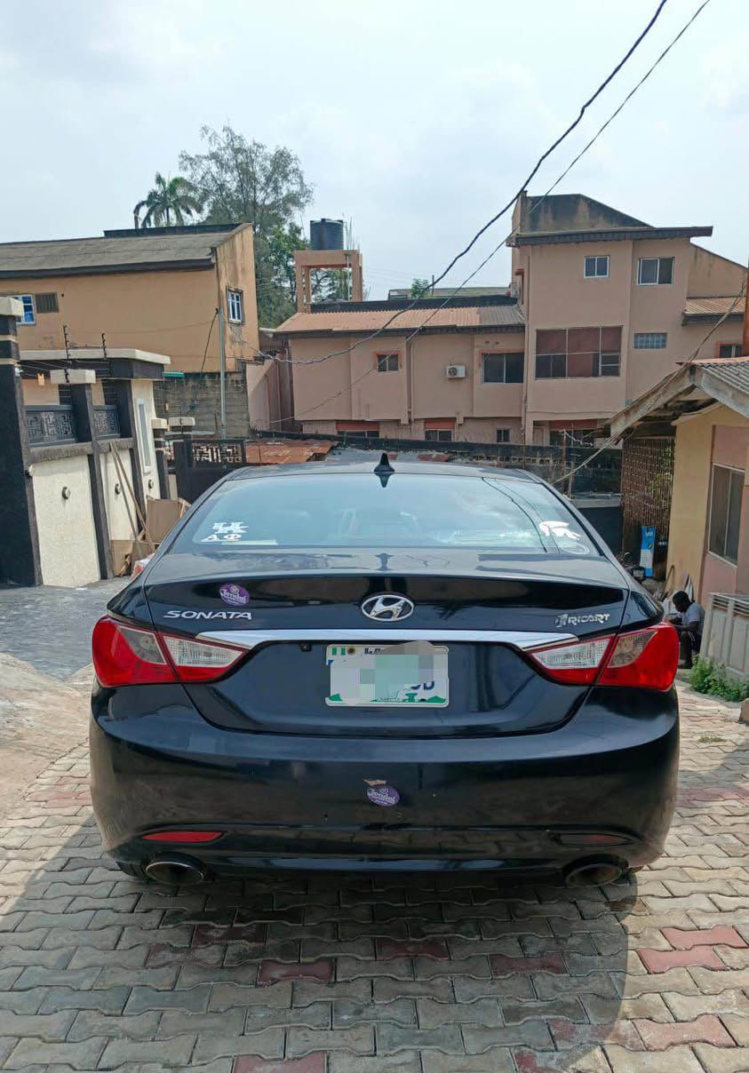 A picture of Hyundai sonata 2013