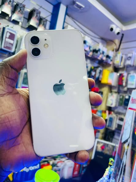 A picture of iPhone 11 Or iPhone 12 Note Uses WIFI ONLY