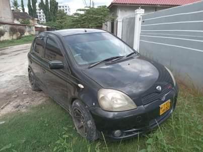 A picture of Vitz RS iyo manyu balaa kabisa Injin 2NZ 1290vvti Gia