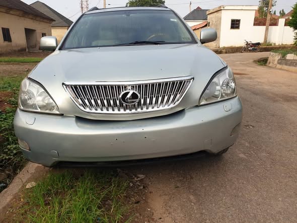 A picture of LEXUS RX 350