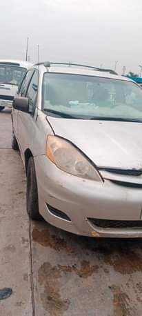 A picture of Toyota sienna