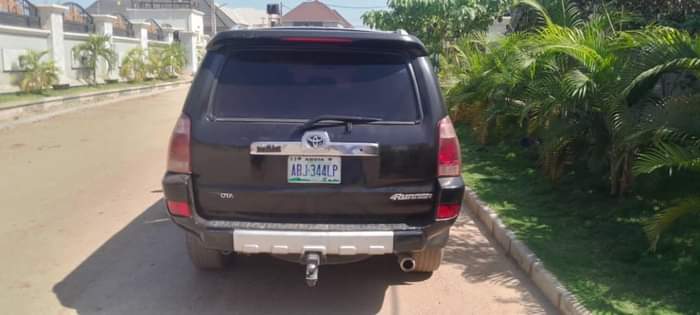 A picture of 2004 Toyota 4runner