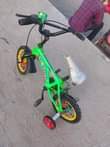 A picture of Chagua size yako hapo kuna bike 3 kila moja 100