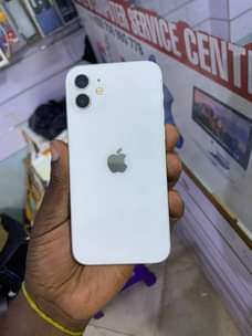 A picture of Iphone 12