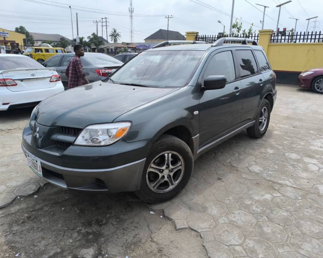 A picture of Tokunbo 2006 Mitsubishi Outlander