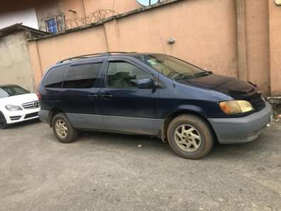 A picture of Very clean toyota sienna 2001 everything working nothing to fix