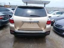 A picture of Foreign Used Toyota Highlander 2011 2012 model Accident free Mint