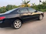 A picture of Owner needs money urgently es330 perfect condition year 2005 going