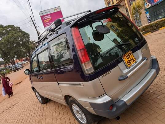 A picture of Toyota Noah
