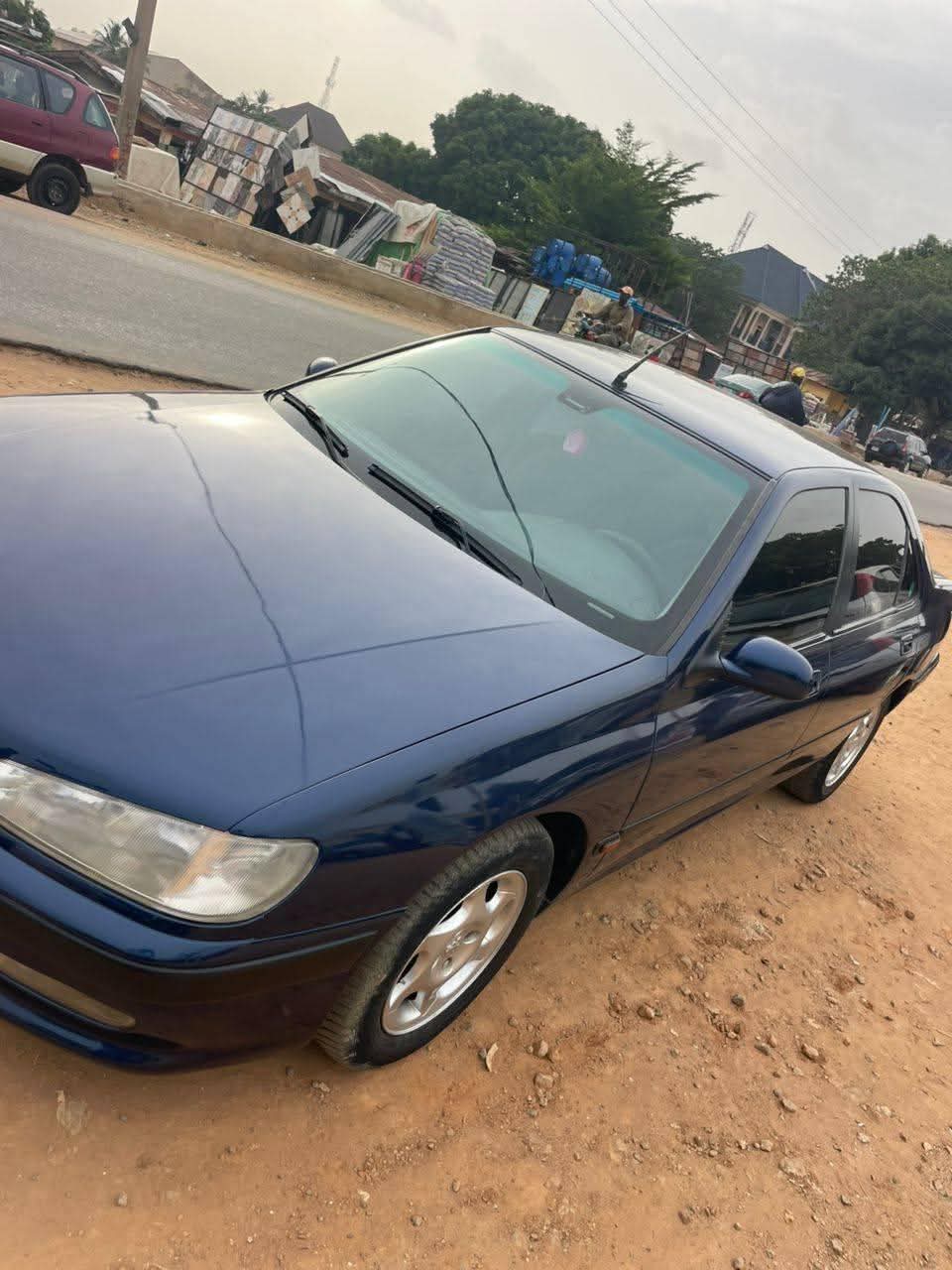 A picture of 1998 Peugeot 1998