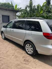 A picture of Toyota sienna