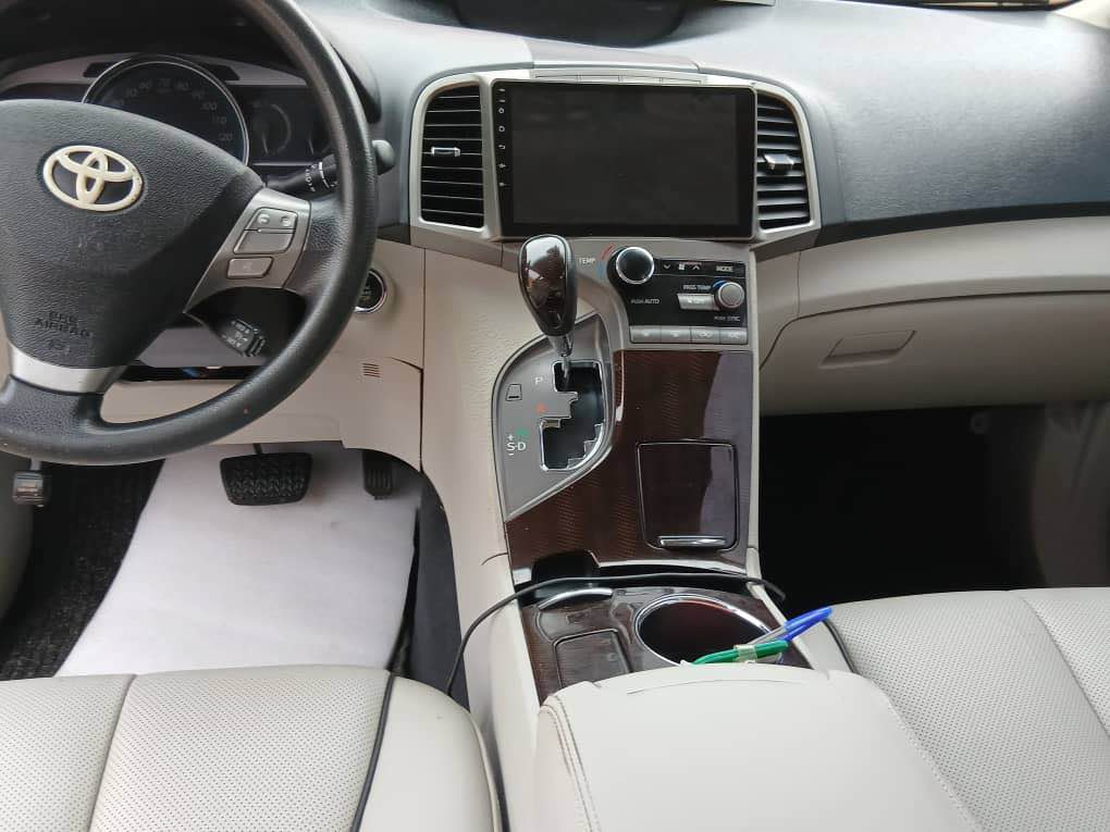 A picture of Toyota Venza 2012