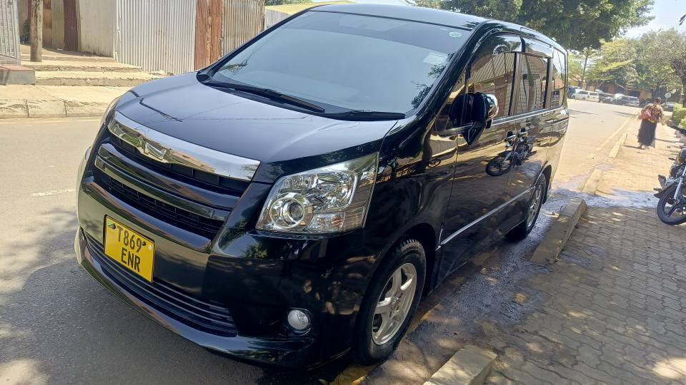 A picture of Toyota noah